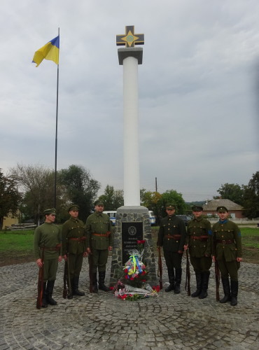 Image -- Ananiv, Odesa oblast: Monument honouring the UNR Army.