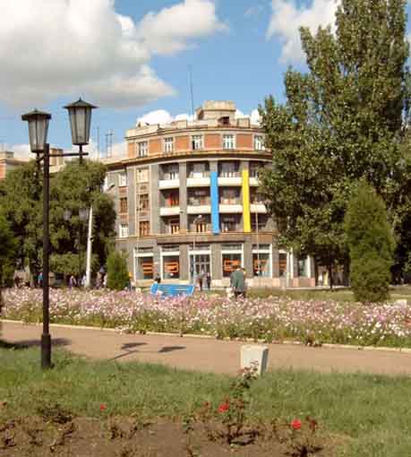 Image -- Bakhmut, Donetsk oblast: Liberty Square.