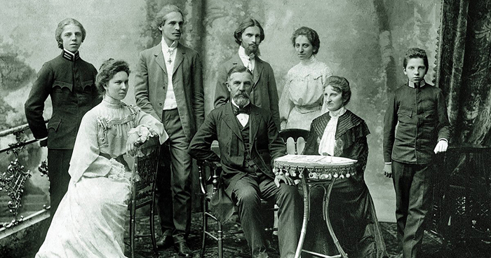 Image -- Oleksander Barvinsky with his family.