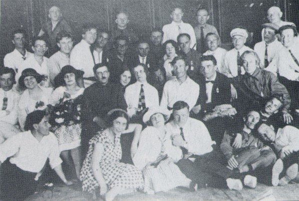 Image -- Berezil actors before leaving for Kharkiv in 1926.