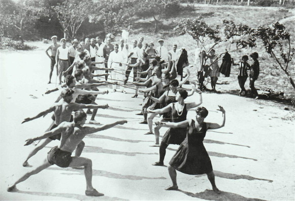 Image -- Berezil actors during fencing lessons (Odesa, 1927).