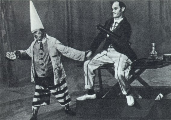Image -- M. Krushelnytsky and S. Shahaida in the production of V. Yaroshenko's Riff-raff in Berezil (1926).
