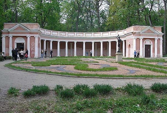 Image -- Bila Tserkva: The Colonnade of Echo in the Oleksandriia Dendrological Park.