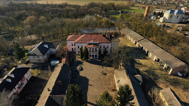 Image -- Busk, Lviv oblast: the Badeni palace (aerial view).