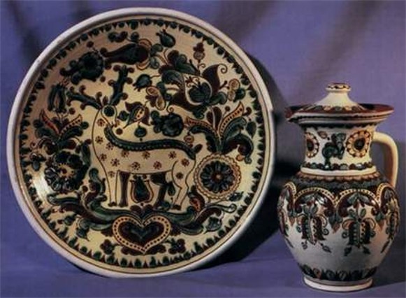 Image -- Ceramic articles made in Kosiv, Ivano-frankivsk region.