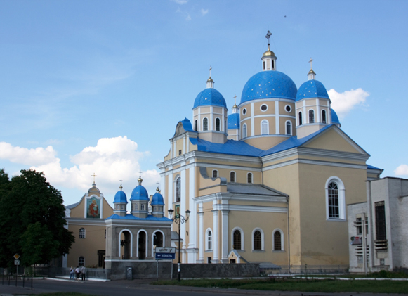Image -- Chervonohrad, Lviv oblast: Chervonohrad Saint Volodymyr Church (former Church of the Holy Spirit).