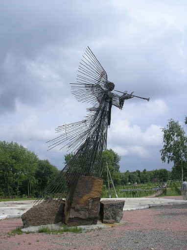 Image -- Chornobyl: Archangel with Trumpet monument.