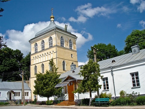 Image -- The gate building in the Derman Monastery in Rivne oblast.