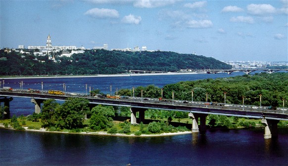 Image -- The Dnipro River in Kyiv (panorama of the right bank).