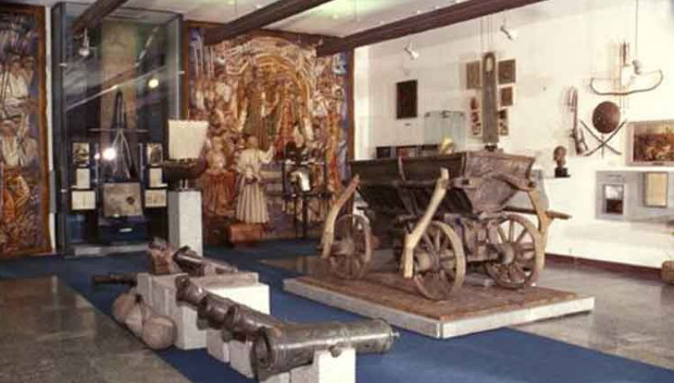 Image -- The Dnipropetrovsk National Historical Museum: the Cossack exhibit.
