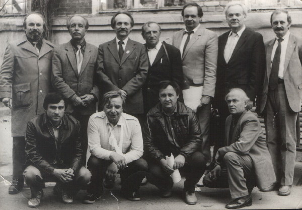 Image -- Viacheslav Chornovil with members of the Donetsk branch of Ukrainian Helsinki Association (1989).