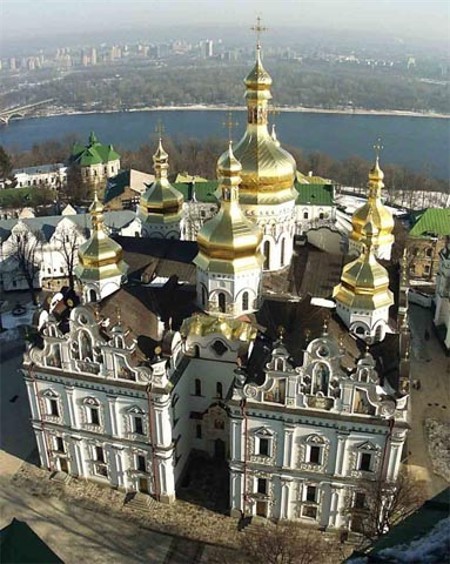 Image -- Dormition Cathedral of Kyivan Cave Monastery (aerial view).
