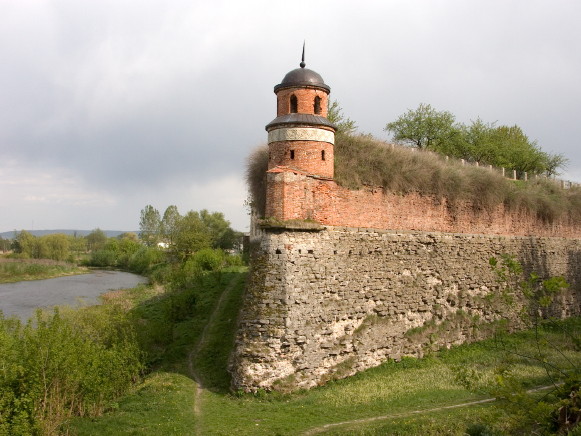 Image -- The Dubno castle fortifications.