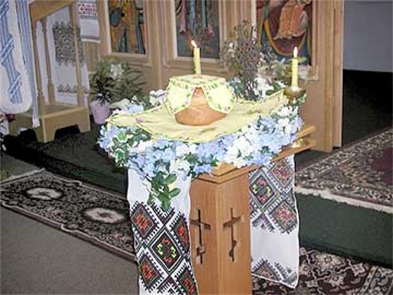 Image -- Easter paska displayed during an Easter church liturgy.