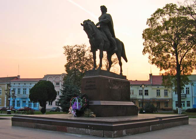 Image -- Halych: the Danylo Romanovych monument.