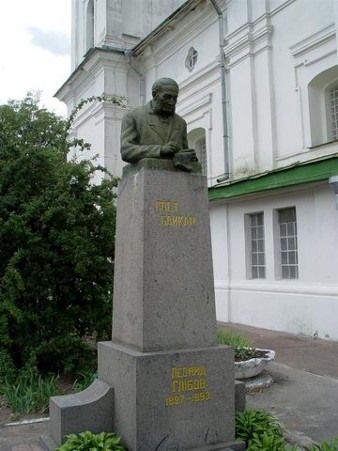 Image -- A monument near the grave of Leonid Hlibov at the side of the Trinity Cathedral of the Trinity-Saint Elijah's Monastery in Chernihiv.