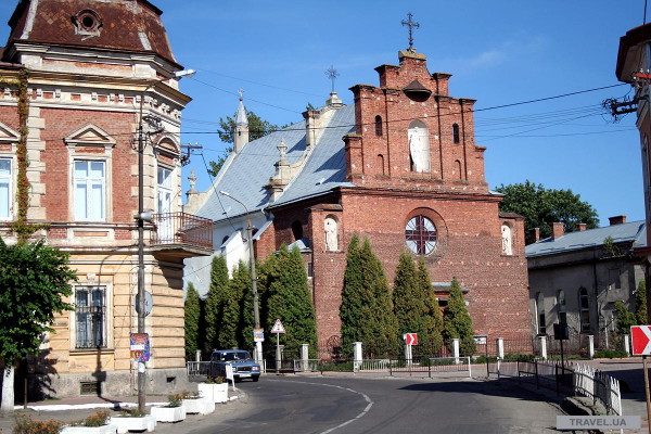 Image -- Horodok, Lviv oblast: The Elevation of the Cross Roman Catholic Church (15th-18th century).