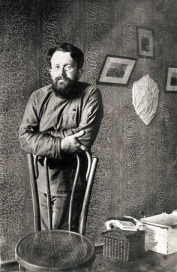 Image -- Oleksander Hrushevsky  (1910s photo).
