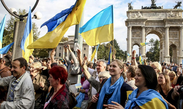 Image -- Members of the Ukrainian community in Rome, Italy.