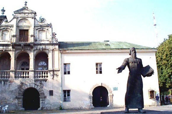 Image -- Ivan Fedorovych (Fedorov)'s monument in Lviv (1977).