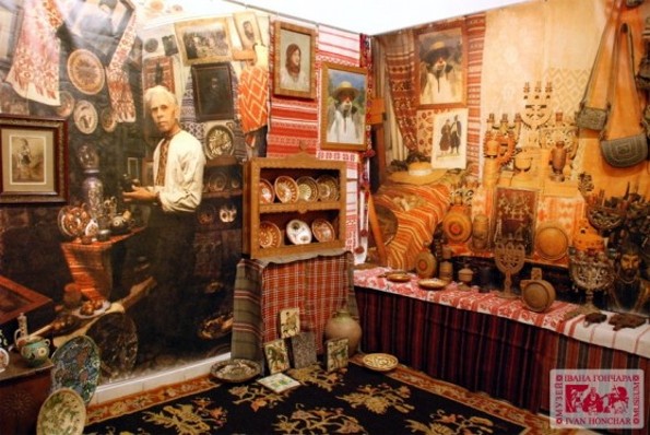 Image -- The Ivan Honchar Museum in Kyiv (exhibit).