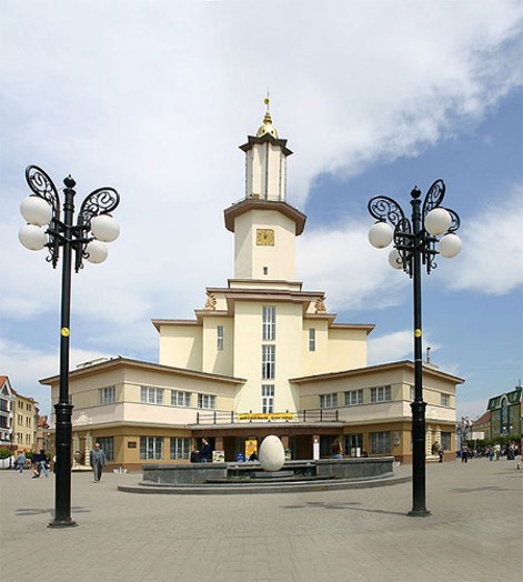 Image -- The Ivano-Frankivsk Regional Studies Museum (formerly town hall) in Ivano-Frankivsk.