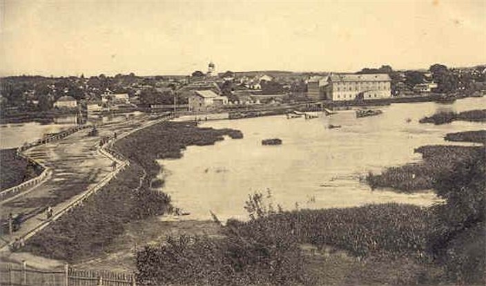 Image -- Panorama of Iziaslav (Zaslav) in 1913.