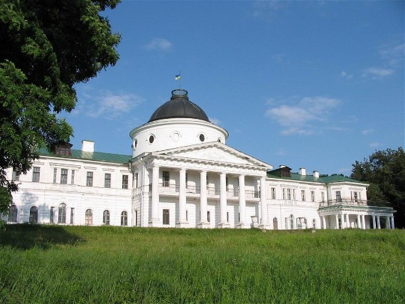 Image -- The western facade of the Kachanivka palace (18th century).