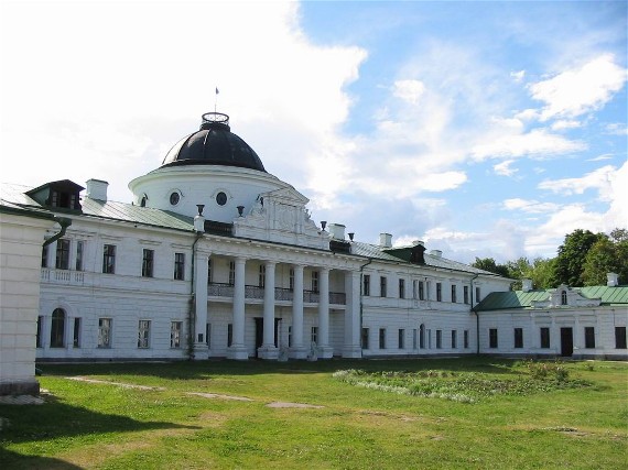 Image -- The Kachanivka palace (18th century).