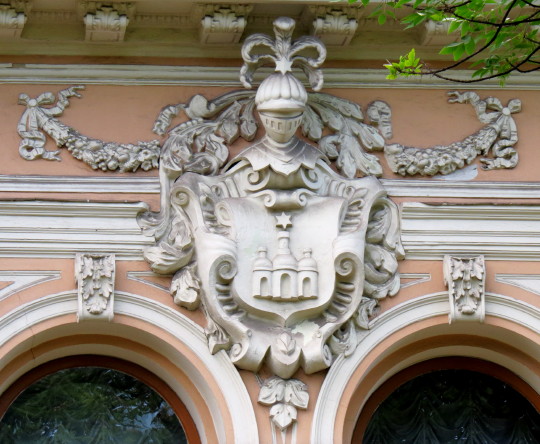 Image -- The Khanenko family coat of arms (on the Khanenko building in Kyiv).