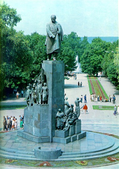 Image -- Taras Shevchenko monument in Kharkiv.