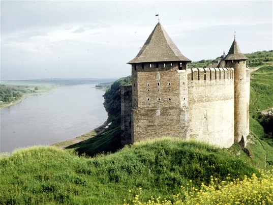 Image -- Khotyn castle: view from the south.