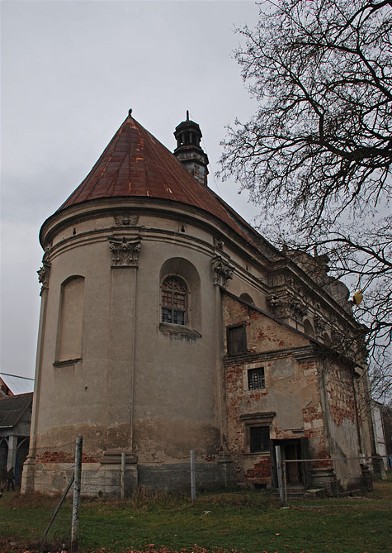 Image -- Roman Catholic Church of the Theotokos (built in 1473 and reconstructed in 1657) in Komarno.