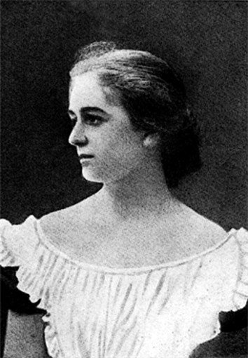 Image -- Natalena Koroleva (1905 photo).