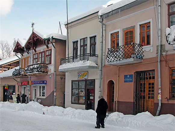 Image -- A street in Kosiv, Ivano-Frankivsk oblast.