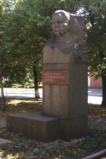 Image -- Marko Kropyvnytsky monument in Kropyvnytskyi.
