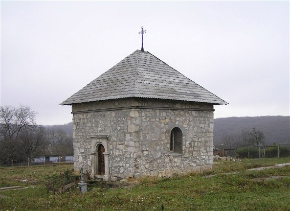 Image -- A chapel near the remains of the Dormition Cathedral in Krylos (princely Halych).