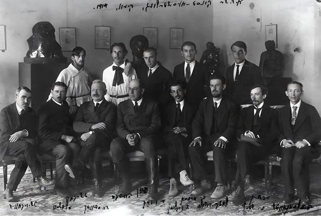 Image -- Kultur Lige activists, May 1920. Front, r-l: Z. Kalmanovitch, N. Shtif, W. Latzky-Bertoldy, D. Bergelson, two American delegates, Bal-Makhshoves, and E Tcherikower. Second row, r-l: M. Epstein, B. Aronson, I. Ber Ryback, L.Kvitko, and Io Tchaikov.