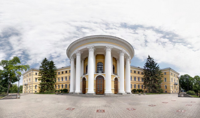 Image -- The October Palace in Kyiv (formerly the Kyiv Institute for Daughters of the Nobility).