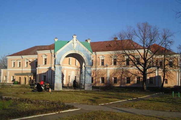 Image -- Kyivan Mohyla Academy: old bursa (student residence) building (1778).