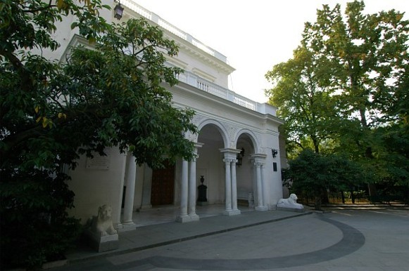 Image -- The Grand Palace in Livadiia in the Crimea.