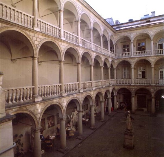 Image -- Lviv's Korniakt Building (1580): the courtyard loggia.