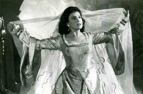 Image -- Yevheniia Miroshnychenko in Gaetano Donizetti's opera Lucia di Lammermoor.