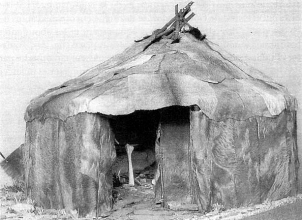 Image -- Mizyn: mammoth-bone dwelling (reconstruction).