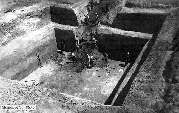 Image -- Molodove V archeological excavations (1960).