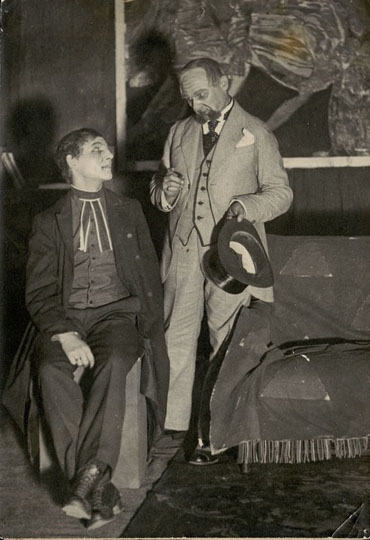 Image -- Les Kurbas and Semen Semdor in the production of G. B. Shaw, Candida, in the Molodyi Teatr (1918).