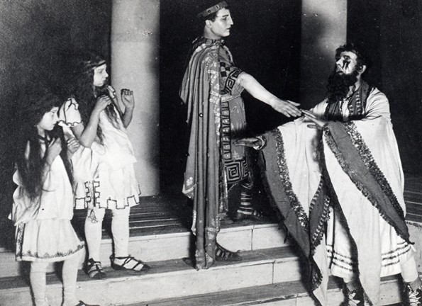 Image -- A scene from the Molodyi Teatr production of Sophocles' Oedipus Rex (1918).