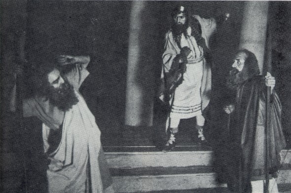 Image -- Hnat Yura, Les Kurbas, and Yona Shevchenko in the Molodyi Teatr production of Sophocles' Oedipus Rex (1918).
