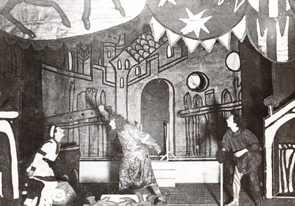 Image -- A scene from Les Kurbas' production of F. Grillparzer's Weh dem, der lugt! (in the commedia dell'arte style) in Molodyi Teatr (1918).