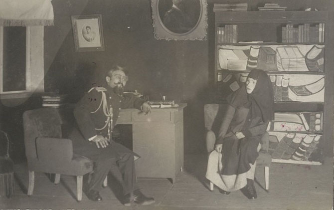 Image -- S. Semdor and P. Samiilenko in the Molodyi Teatr production of Volodymyr Vynnychenko, Sin (1919).